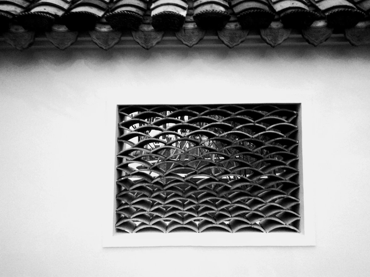 Bentuk Model Lubang Angin Roster Geometri